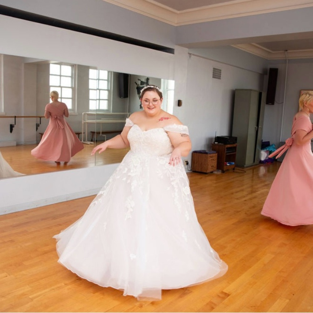 Lace and tulle glittery Wedding Dress